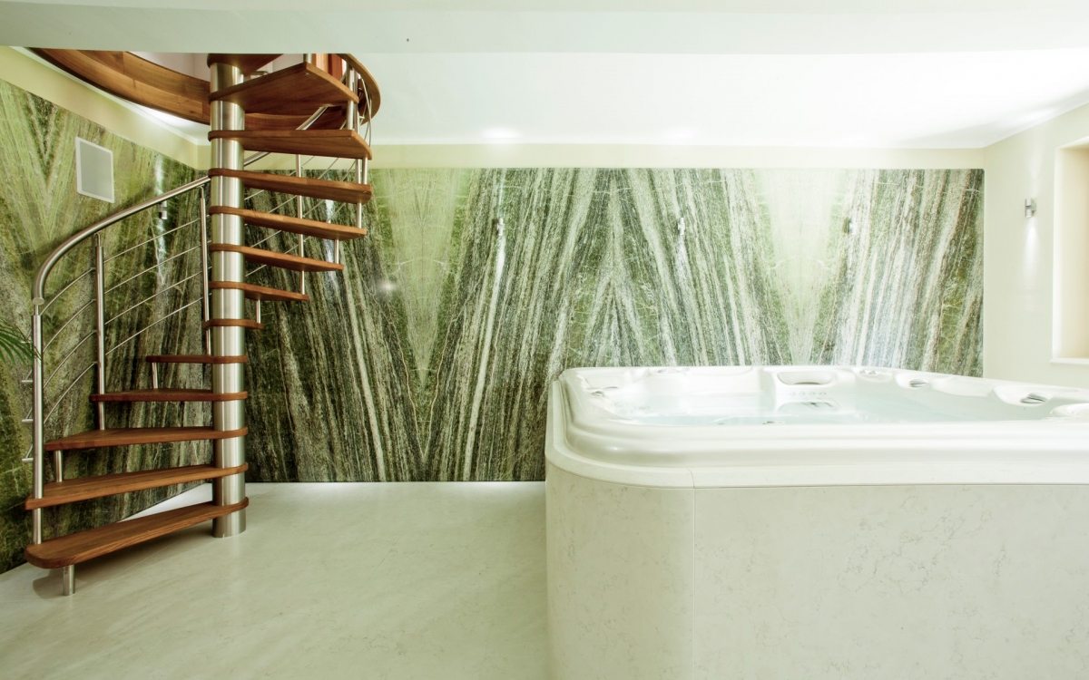 Kopalnica in wellness iz travertina Zelena kamnita kopalnica jakuzzi Kopalnica in wellness iz travertina